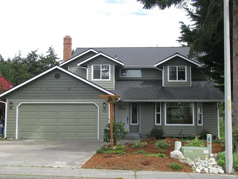 2070 sq. ft. on quiet cul-de-sac