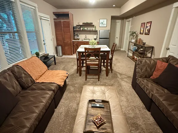 (undisclosed Address), West Linn, OR 97068