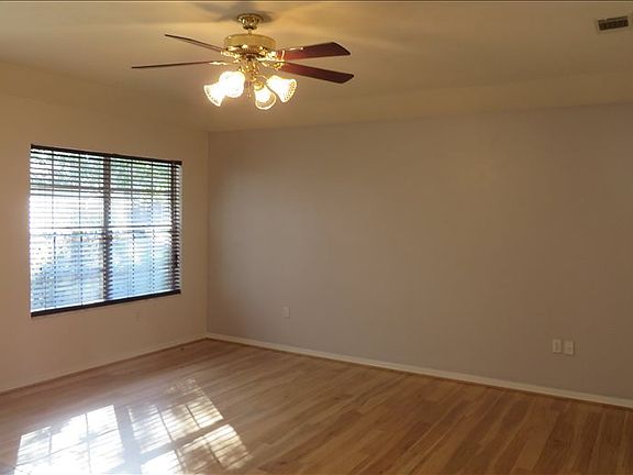 5th image of 146 SE Mill Creek Ct