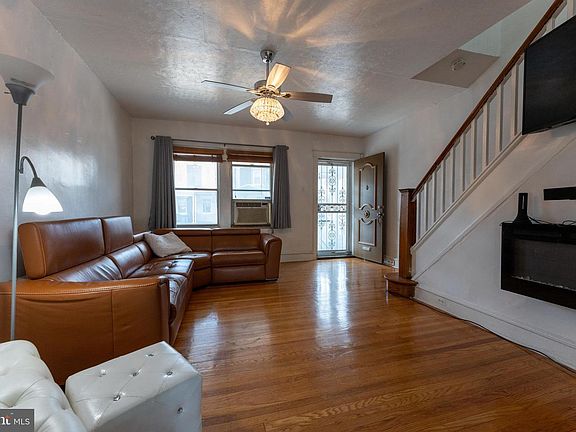 4th image of 1653 W Mentor St