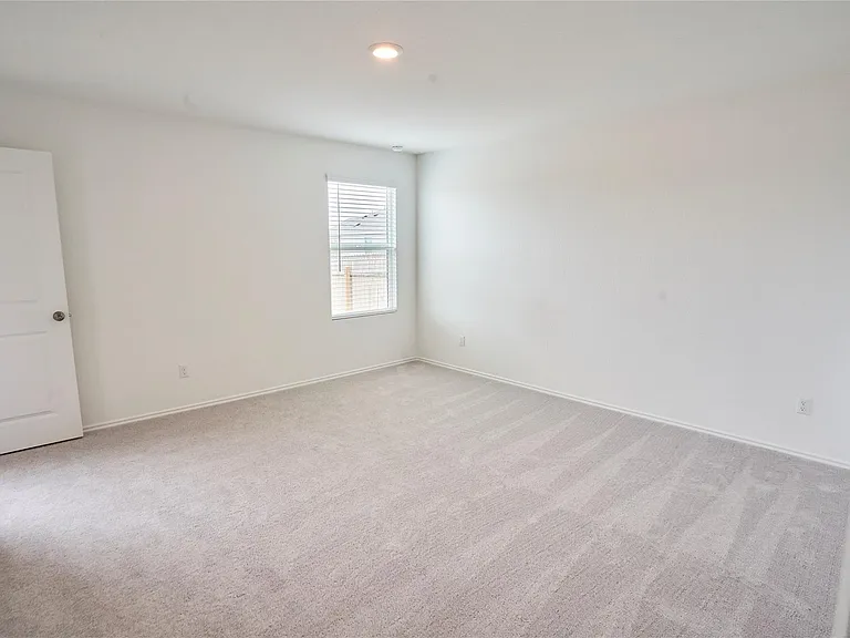 360 Brannigan Dr — Photo 6