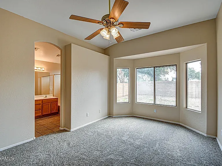 31111 N Claridge Cir — Photo 11