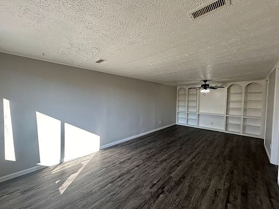 3rd image of 802 Randler Ave