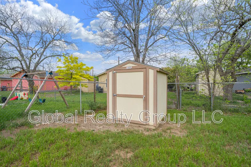 3 bed, 2.0 bath, 1200 sqft, $1,395 — Photo 1