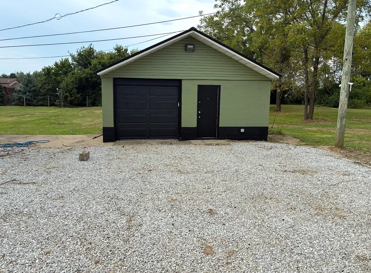 3 bed, 1600 sqft, $2,000 — Photo 2