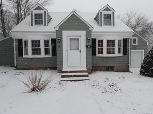 137 Colonial Dr, Hamden, CT 06518