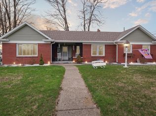 408 S 1st St, Pierceton, IN 46562