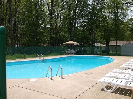 3rd image of 293 Maplewood Dr APT 101