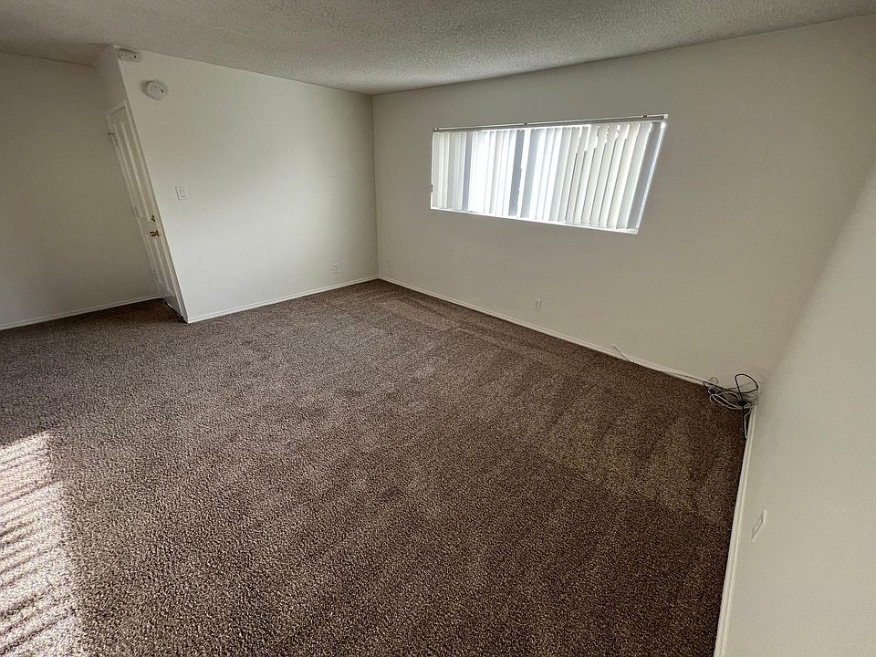 Living room /front entrance