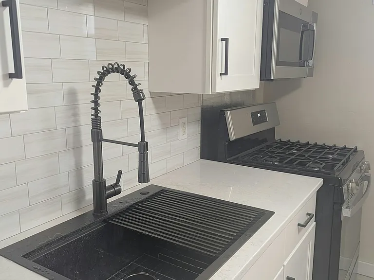 121 N 36th St #3 — Photo 1