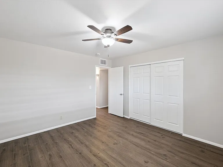 4819 E Cambridge Ave — Photo 45