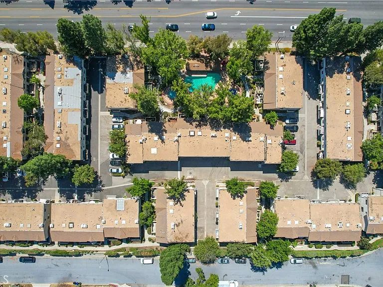 7100 Balboa Blvd #803 — Photo 41