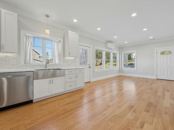 4th image of 140 Main St #B