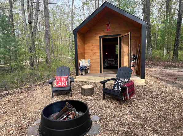 4676 Hayes Rd, Harrison, MI 48625