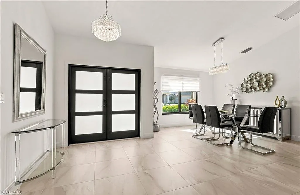 3 bed, 2.0 bath, 2993 sqft, $6,000 — Photo 3