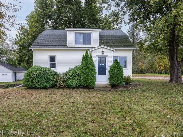9471 Pontiac Lake Rd, White Lake, MI 48386