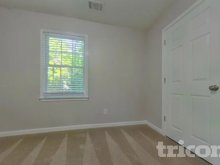 321 Stratford Dr — Photo 10