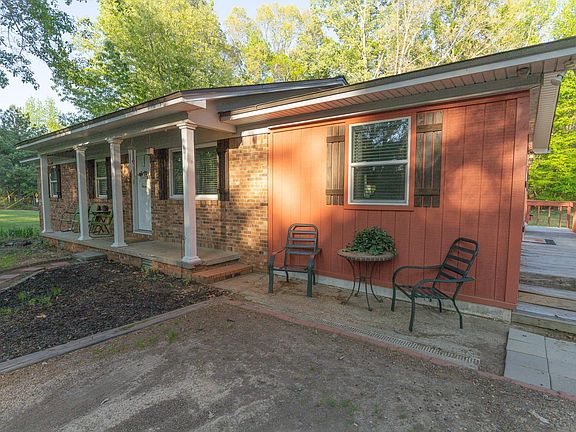 2nd image of 1632 Military Rd