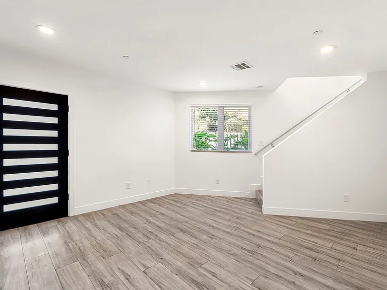 2414 S West View St — Photo 22