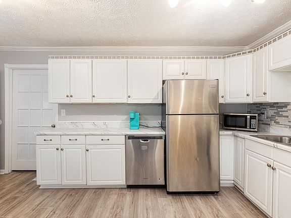 2nd image of 709 Patricia Ln