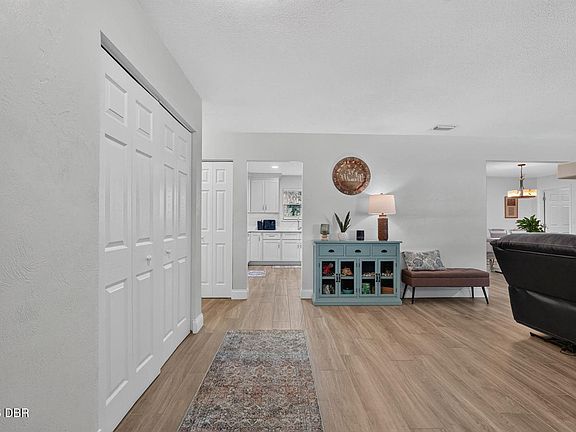 5th image of 105 Eddy Ln