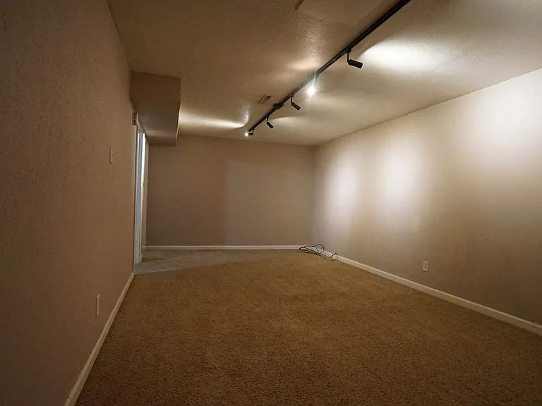 301 Berwick Ave — Photo 14