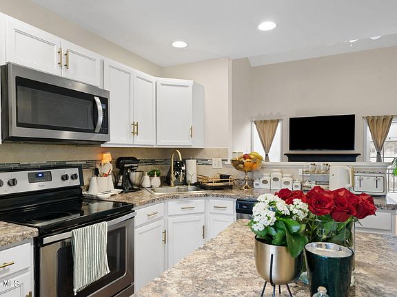 4th image of 70C Fellows Road