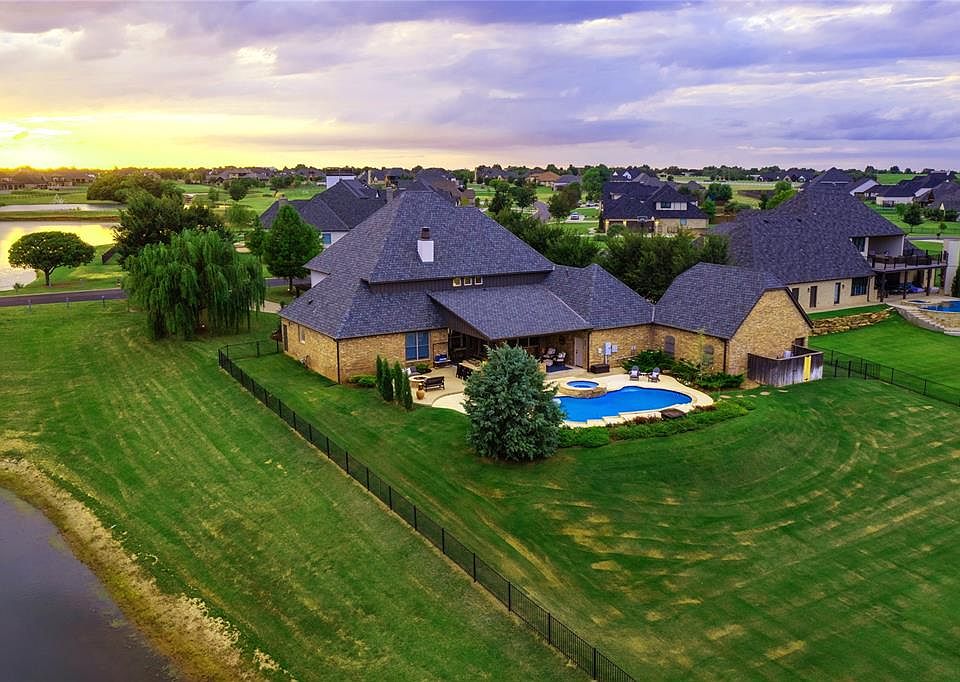 1st image of 21581 Villagio Dr