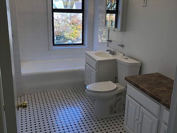 4th image of 214 Glenwood Ave APT 203