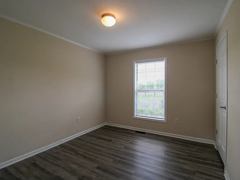 122 Meadows Ln — Photo 17
