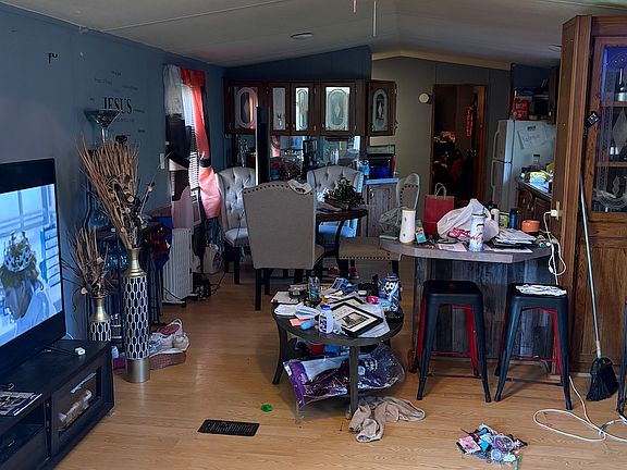 3rd image of 125 Family Ln