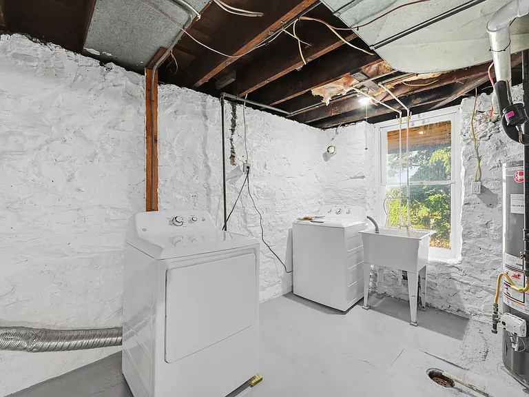 1642 Methyl St — Photo 15