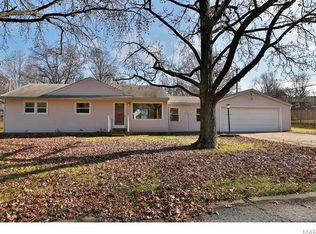 10104 Pickwick Dr, Saint Louis, MO 63123