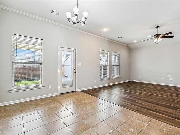 4th image of 23052 Arcwood Dr