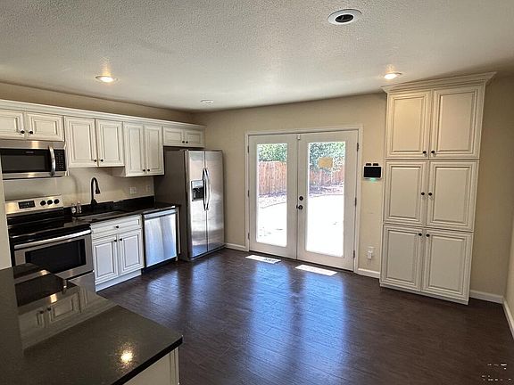 5th image of 8 Sovereign Cir