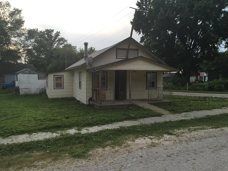 601 S Vine St — Photo 5