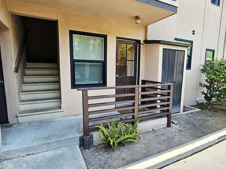 827 W Huntington Dr #A — Photo 4