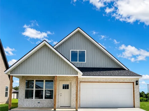 1733 Edens St, Gentry, AR 72734