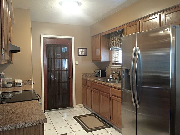 4th image of 121 Riverview Dr