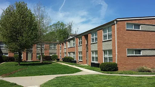 9945 Glen Owen Dr APT C photo 1