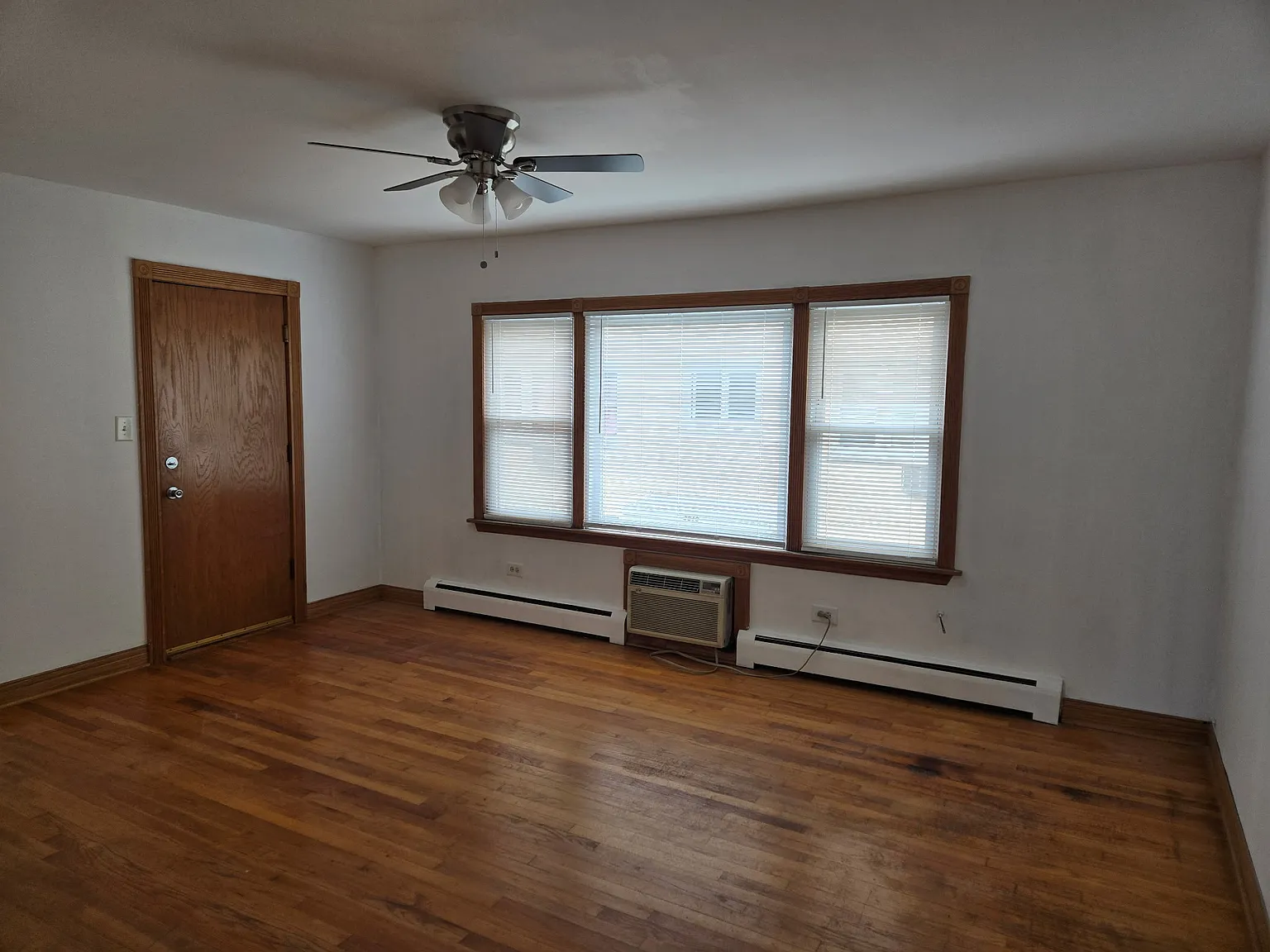 2 bed, 900 sqft, $1,700 — Photo 4