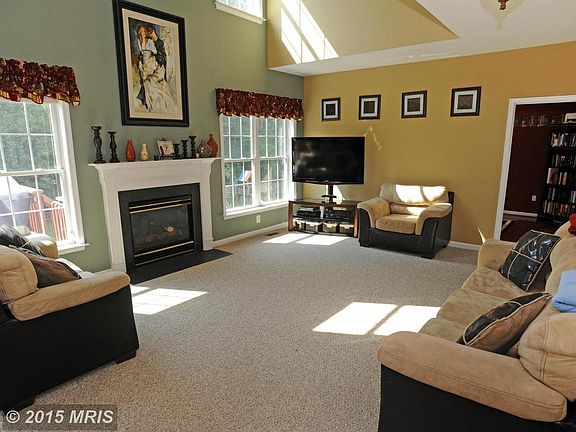 Spacious Family Room w/Gas Fireplace