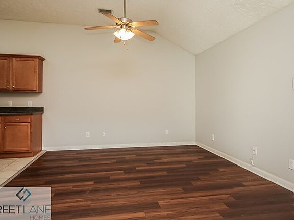 3rd image of 572 Rose Cottage Cir