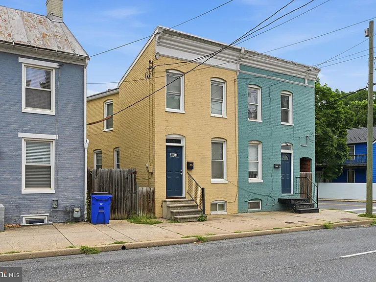 403 W South St #A — Photo 2