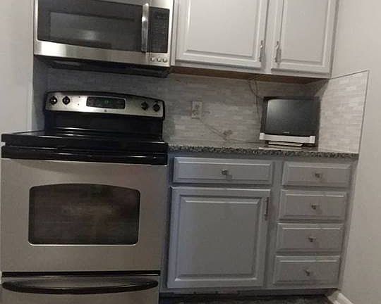 4th image of 402 Dauphin Ln