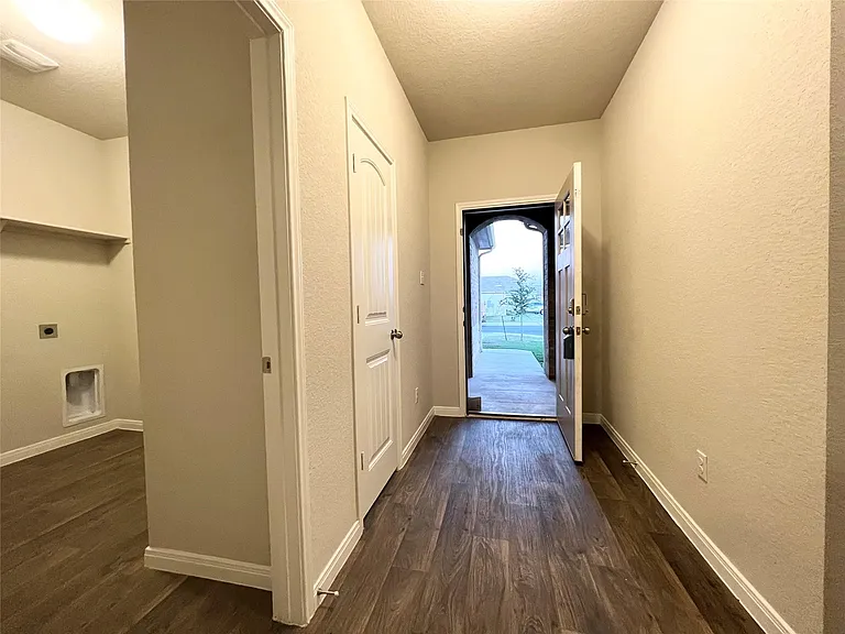 105 Naset Dr — Photo 5