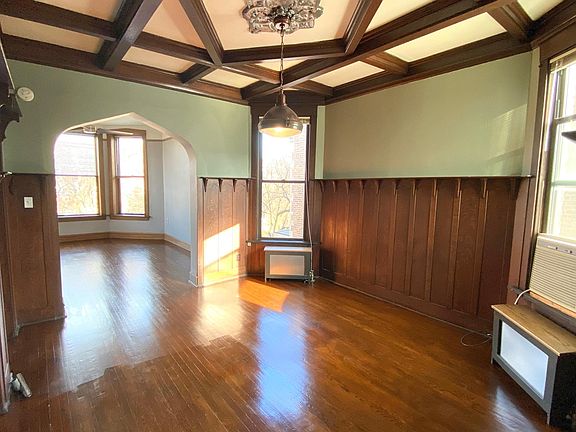 4th image of 1729 W Berteau Ave #2