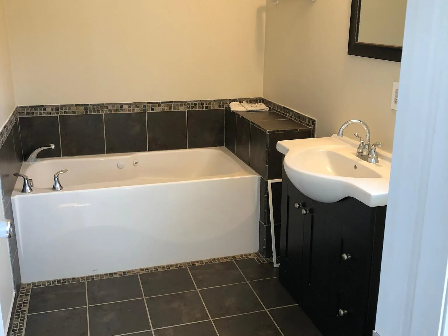 2 bed, 1400 sqft, $1,500 — Photo 4