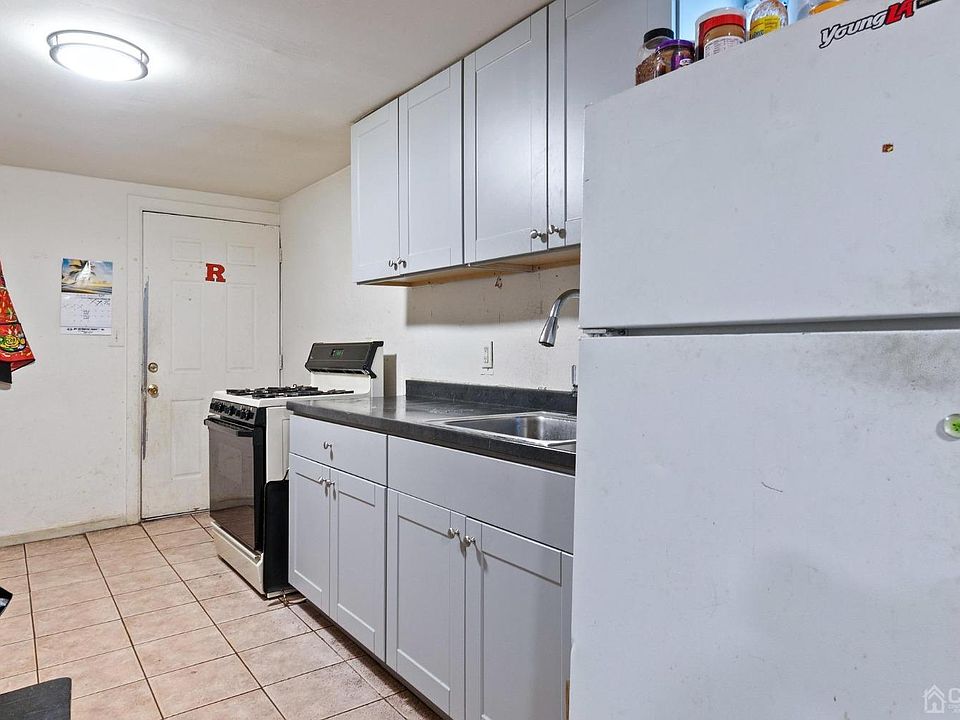 2nd image of 191 Suydam St