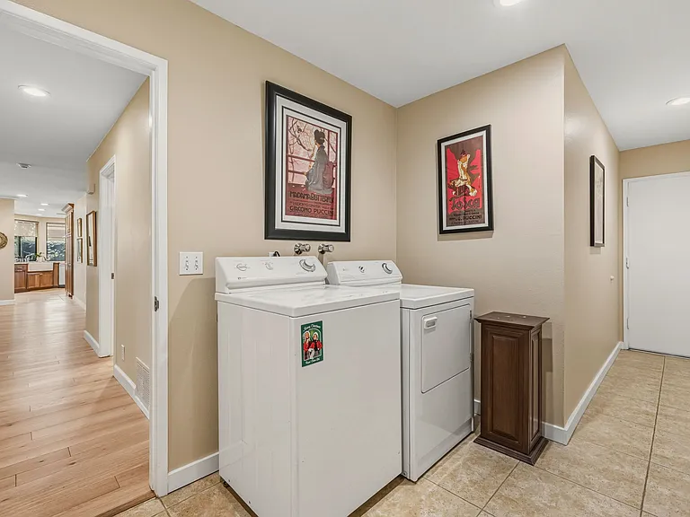 10 Whittier Ct — Photo 45